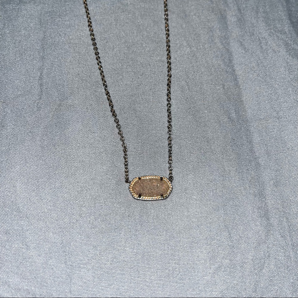 Beautiful rose gold Kendra Scott necklace